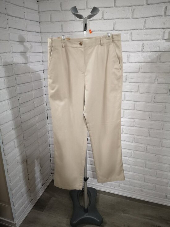 L.L. Bean Pants - NWT L.L. Bean Classic Fit Ladies Size 12 Regular Light Tan Zipper & Button Pant